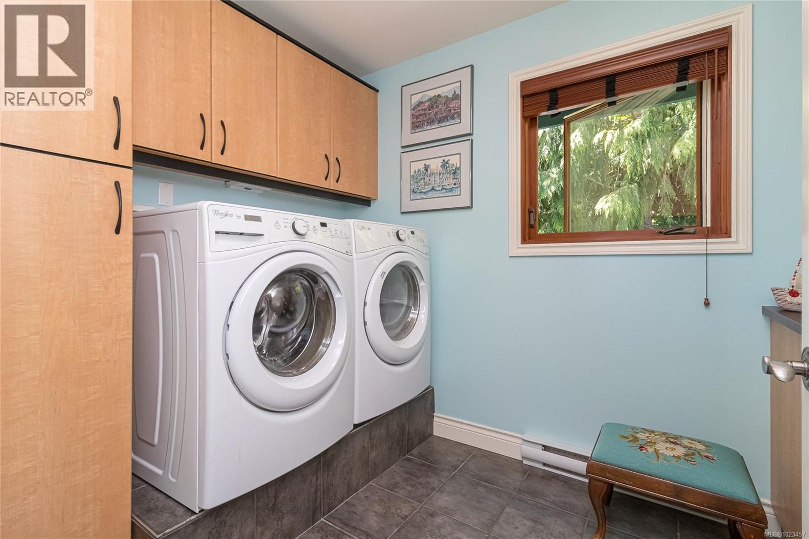 7014 Beach View Crt, Central Saanich