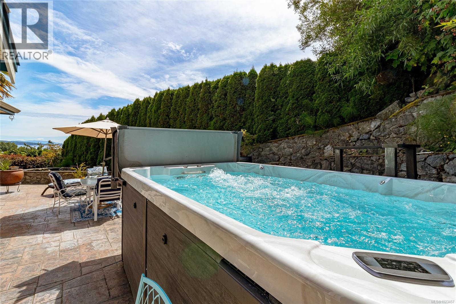 7014 Beach View Crt, Central Saanich