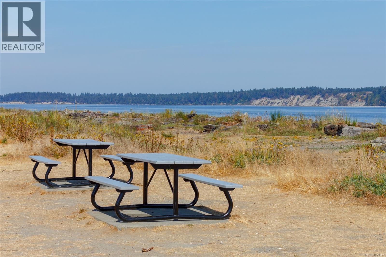 7014 Beach View Crt, Central Saanich