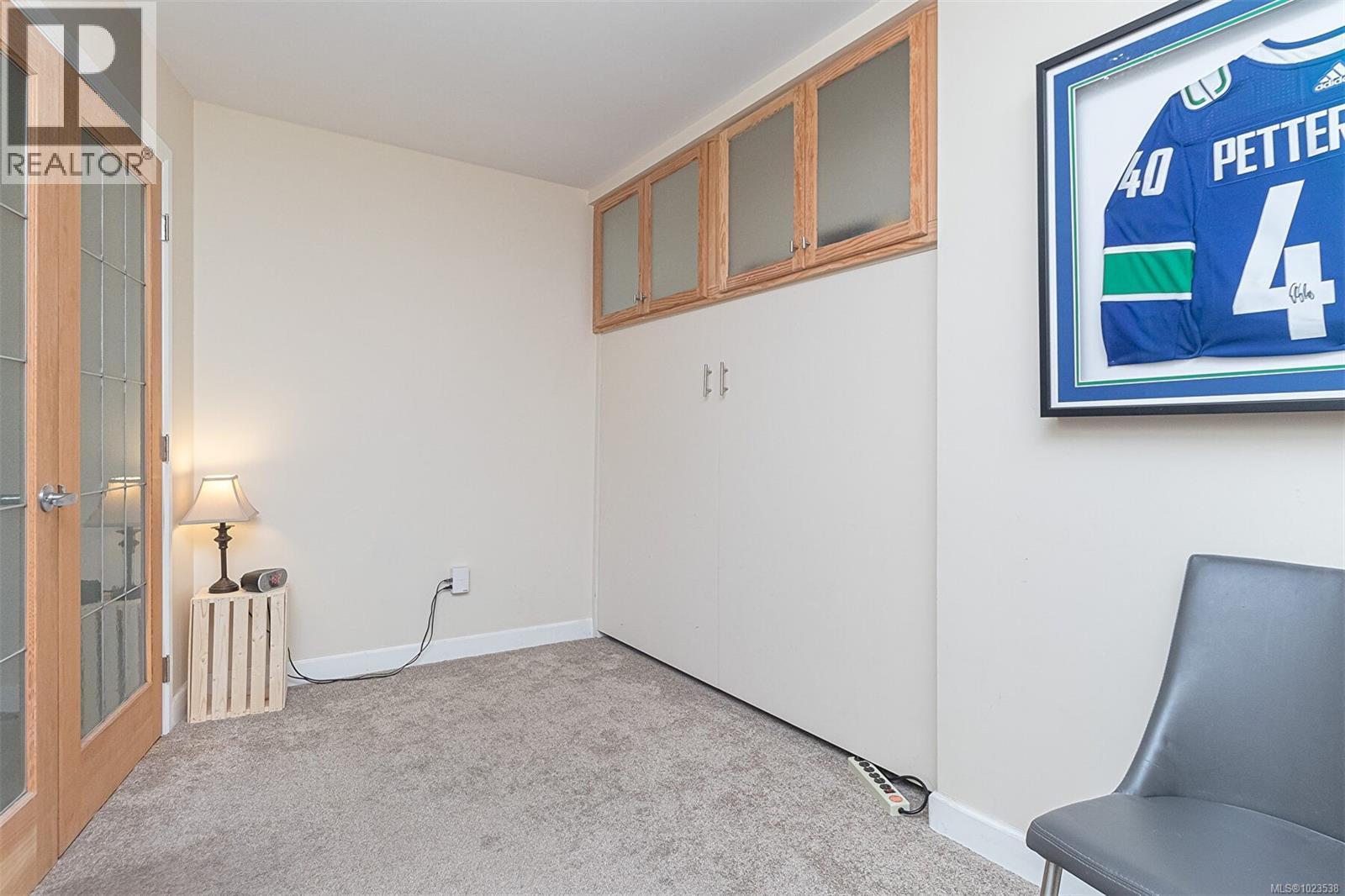 110 1680 Poplar Avenue, Saanich