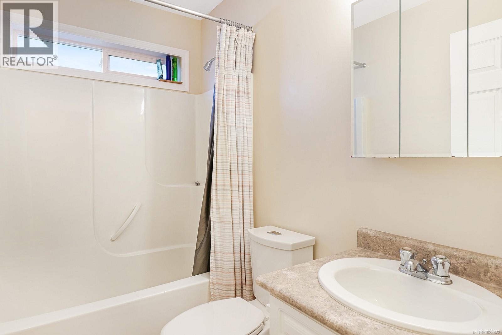 1270 Beckton Dr, Comox