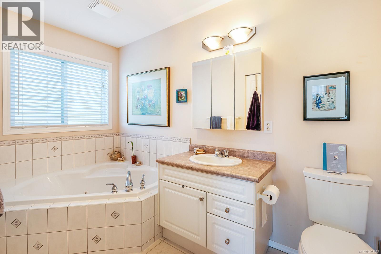 1270 Beckton Dr, Comox