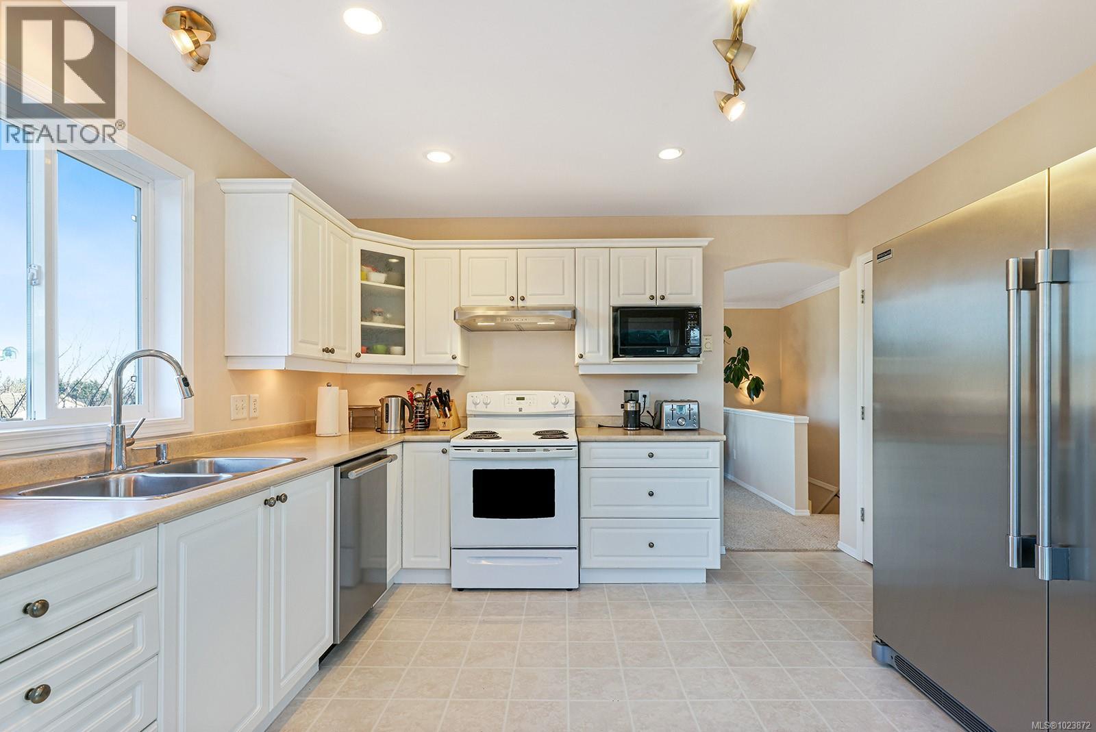 1270 Beckton Dr, Comox