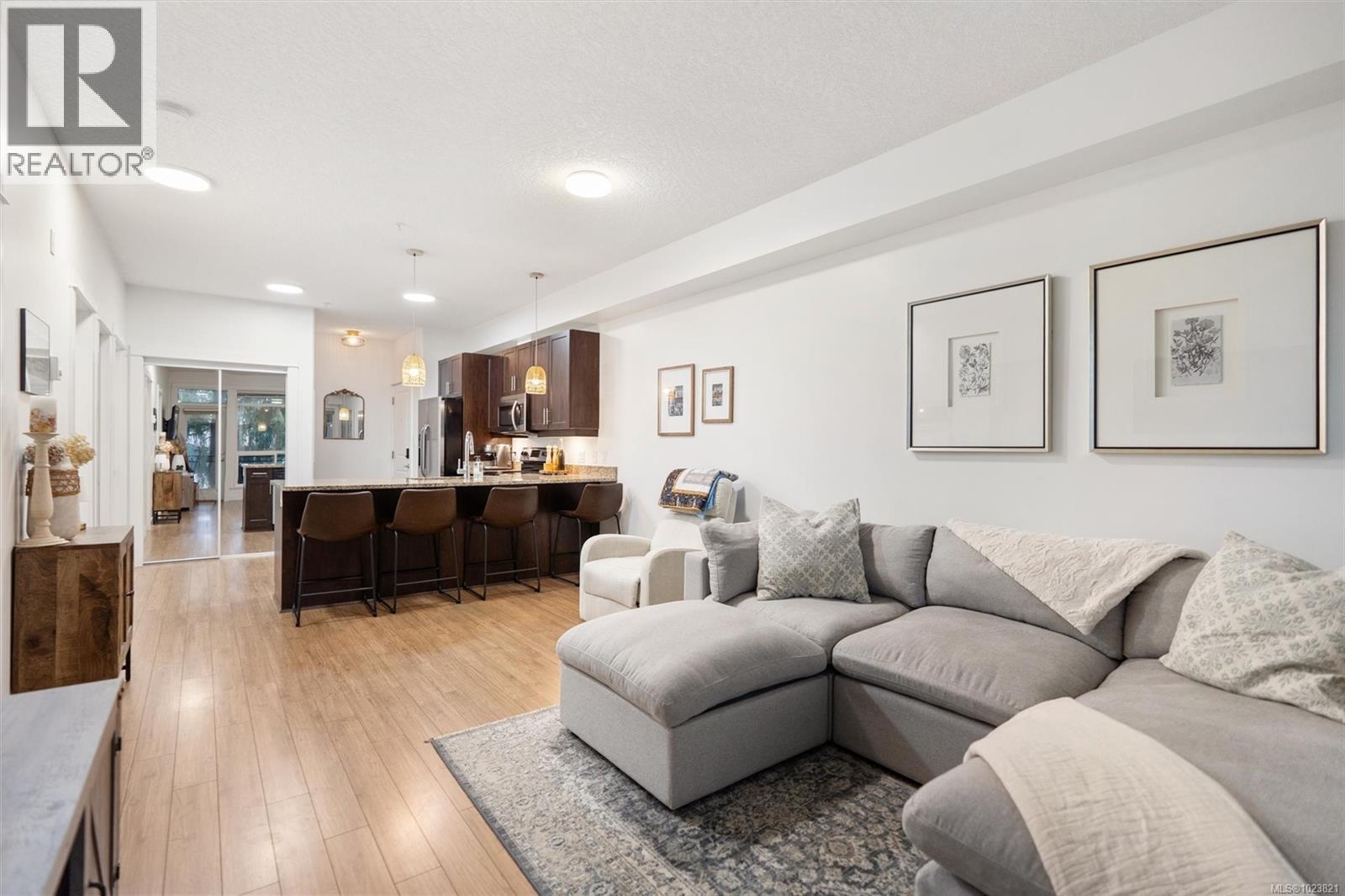 #216 938 DUNFORD AVE - 10