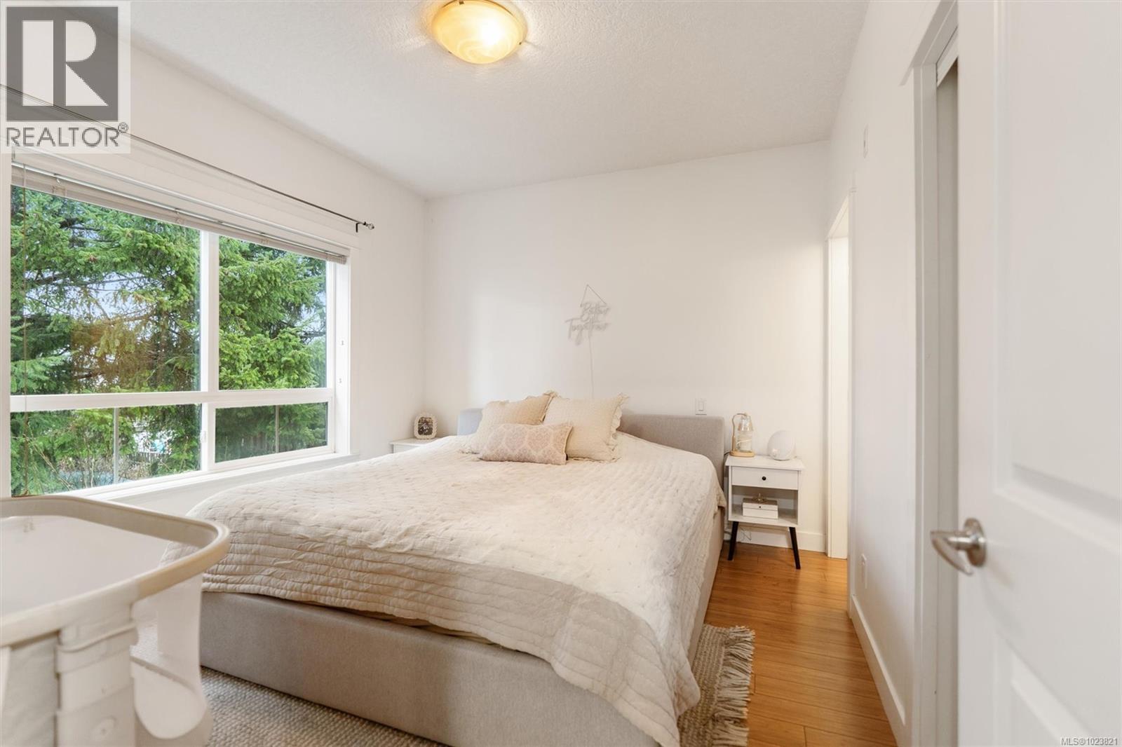 #216 938 DUNFORD AVE - 12