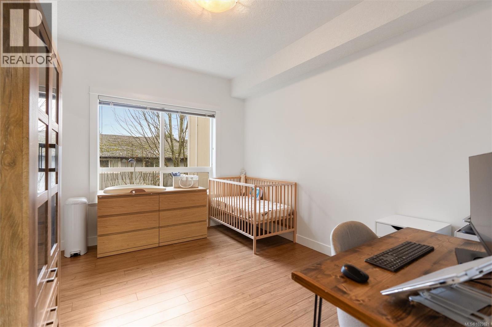 #216 938 DUNFORD AVE - 16