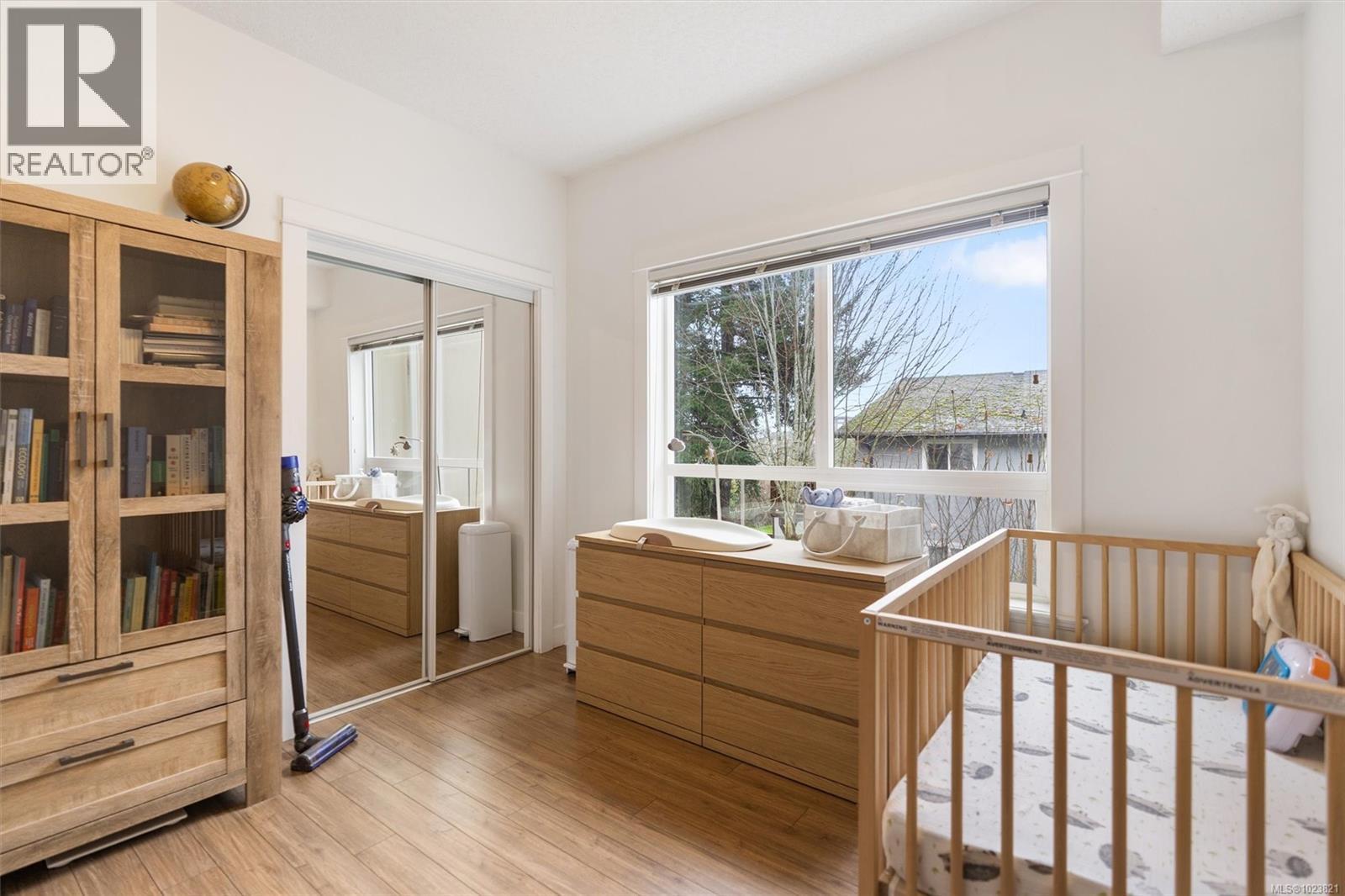 #216 938 DUNFORD AVE - 17