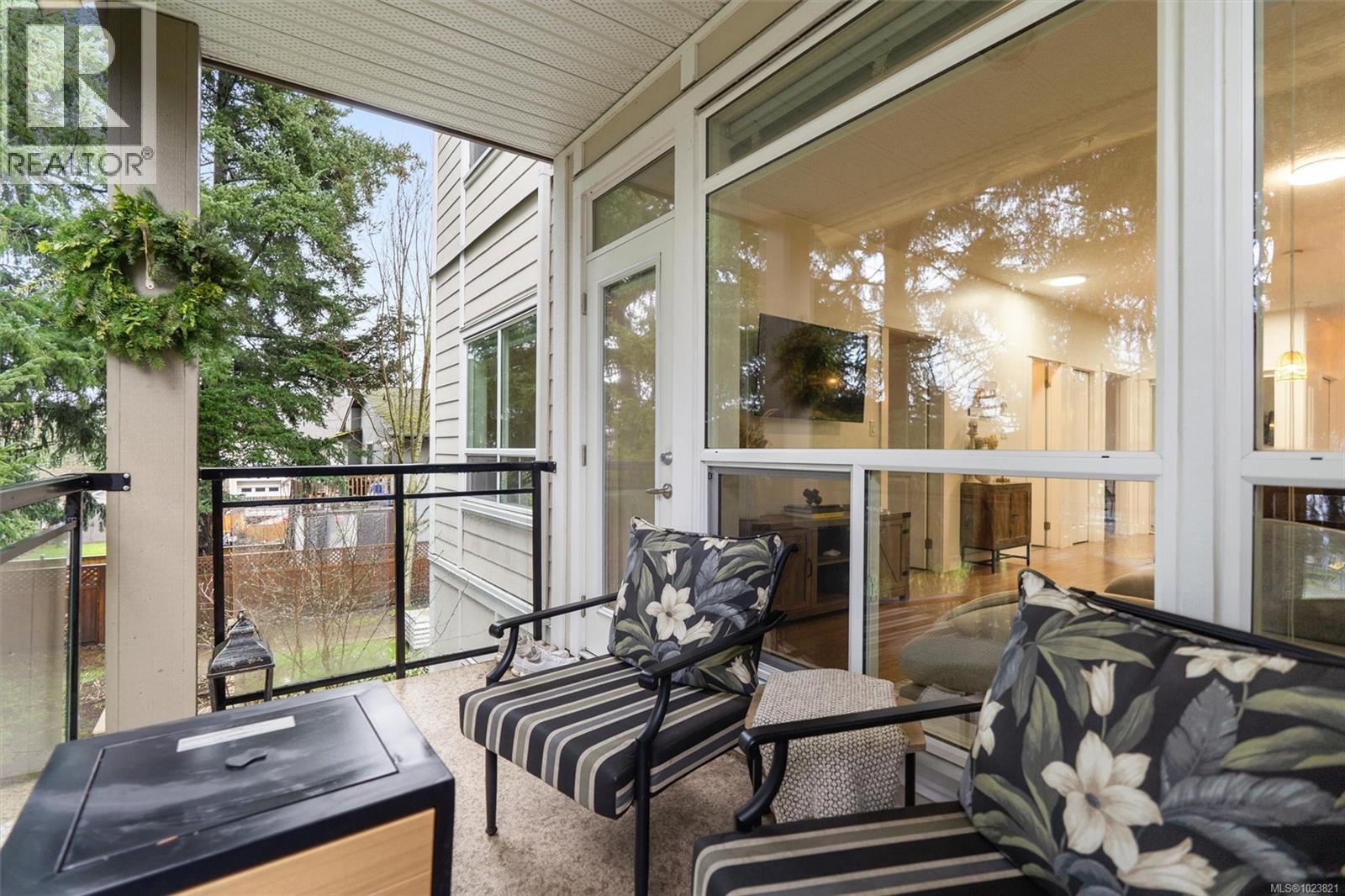 #216 938 DUNFORD AVE - 22