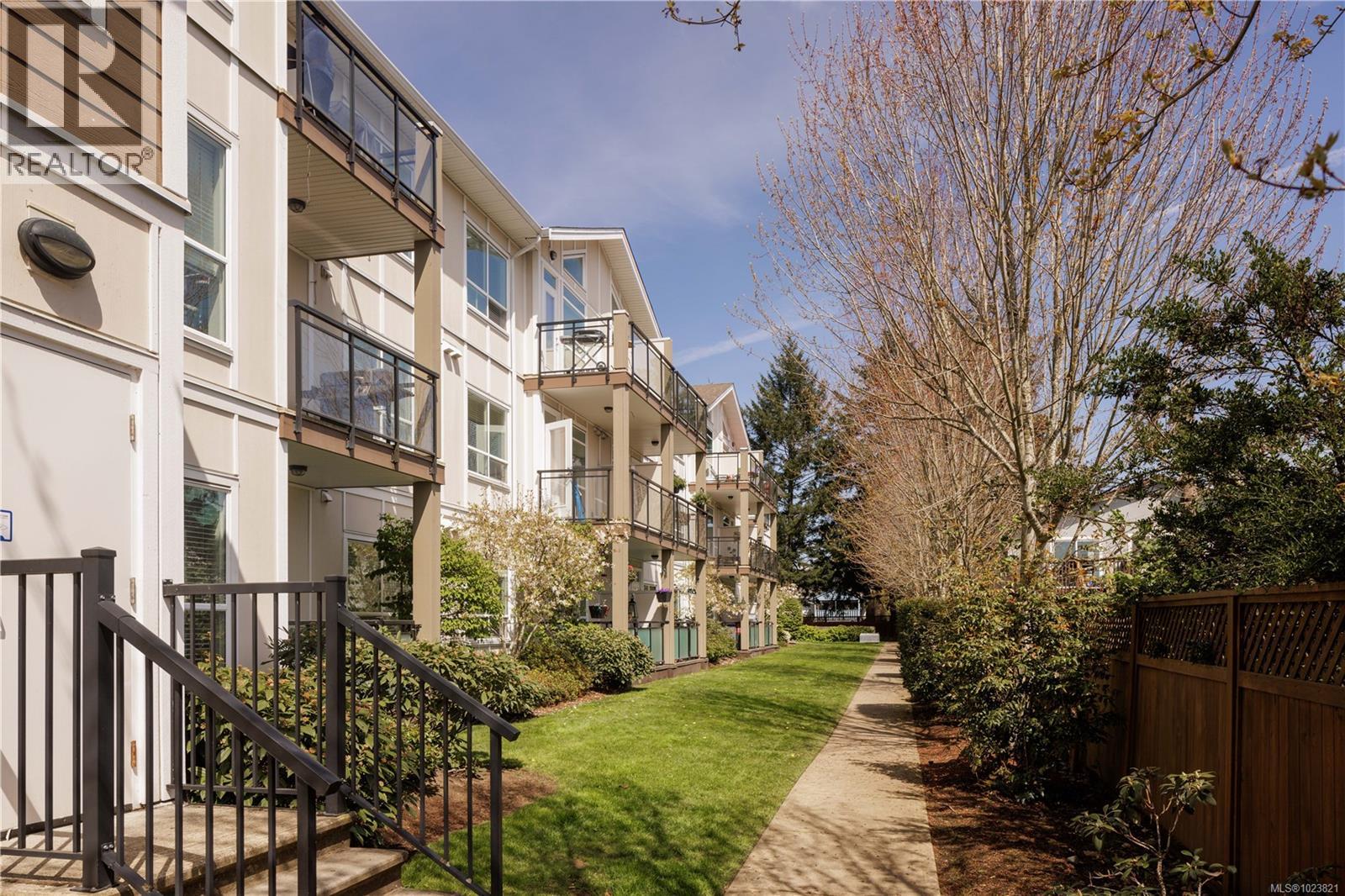 #216 938 DUNFORD AVE - 23