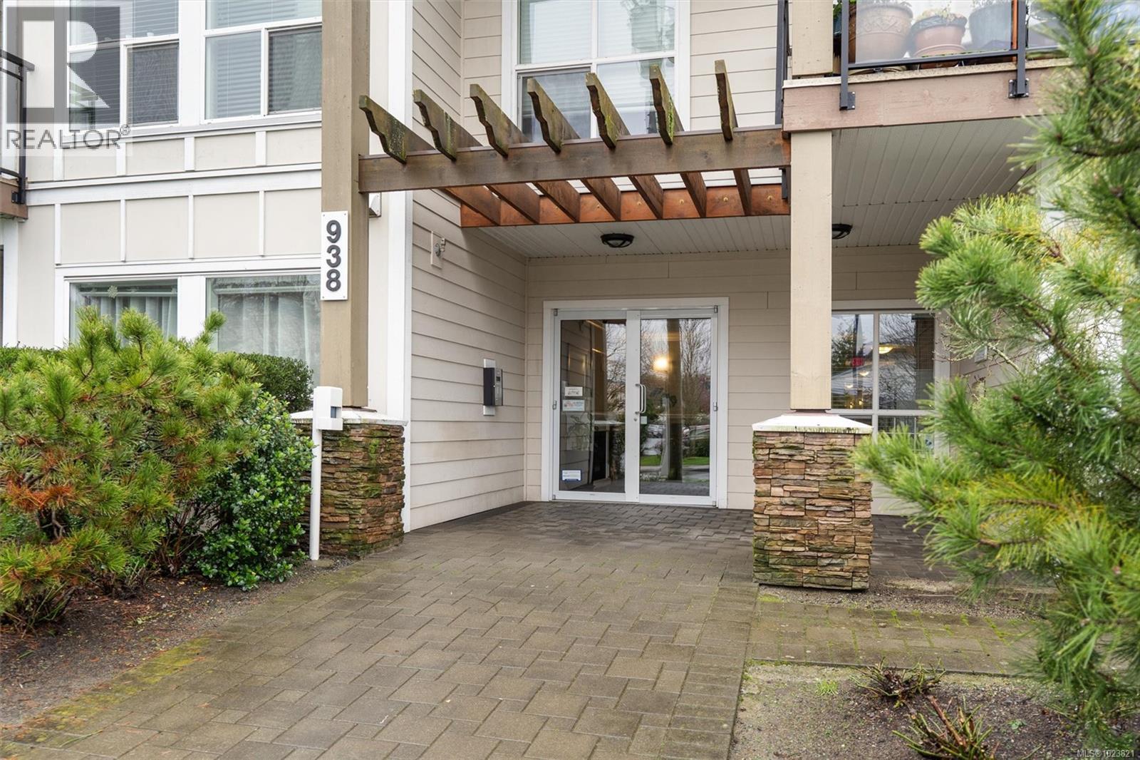 #216 938 DUNFORD AVE - 24