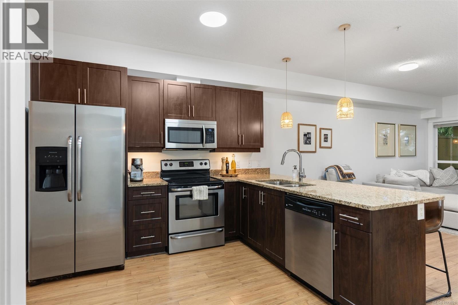 #216 938 DUNFORD AVE - 4