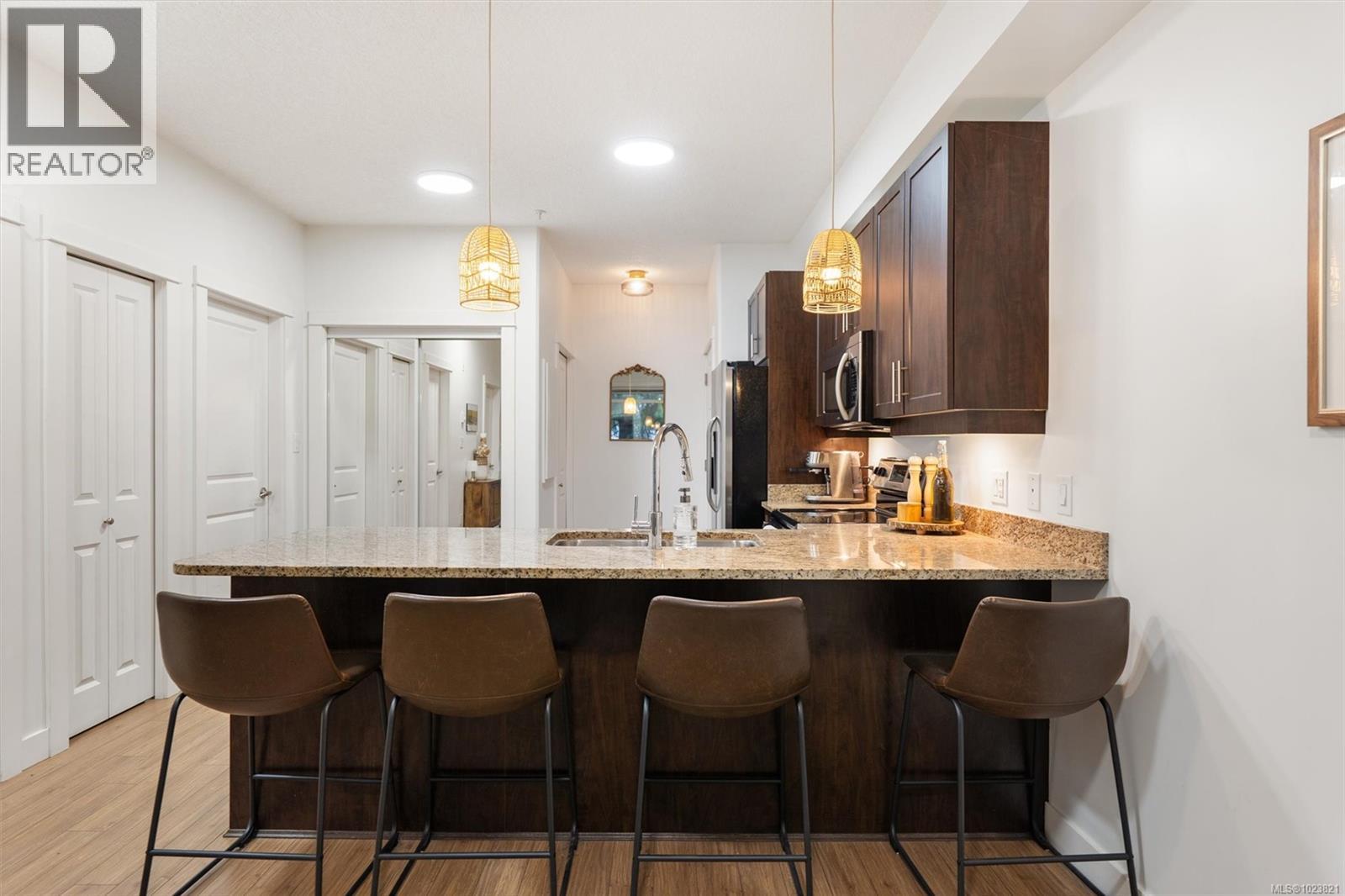 #216 938 DUNFORD AVE - 5