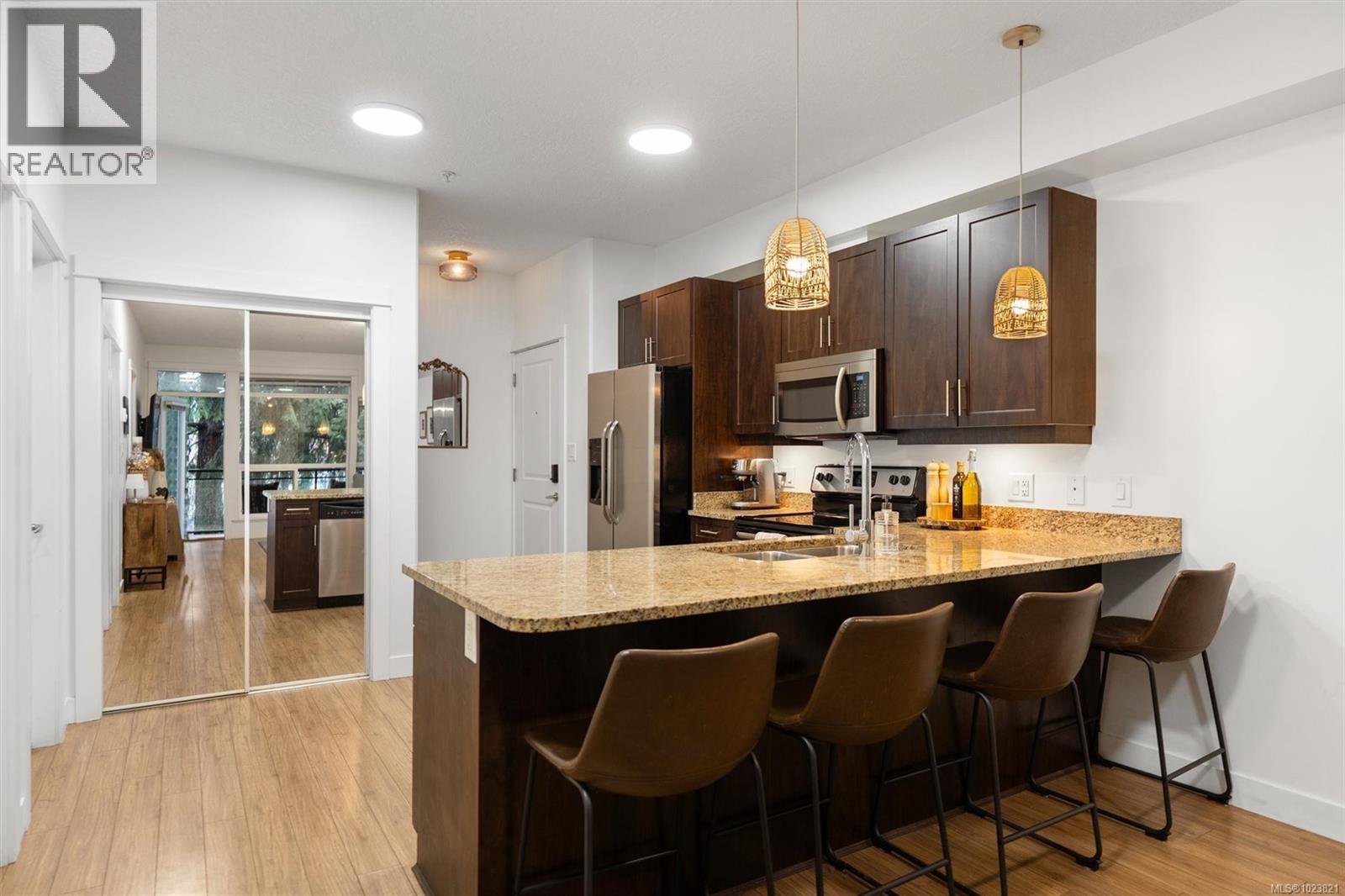 #216 938 DUNFORD AVE - 6