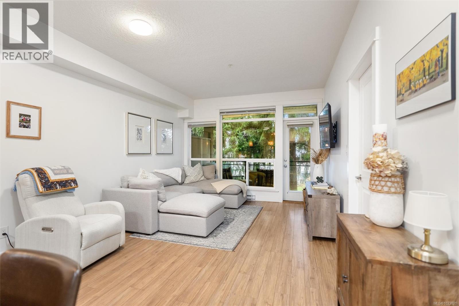 #216 938 DUNFORD AVE - 8