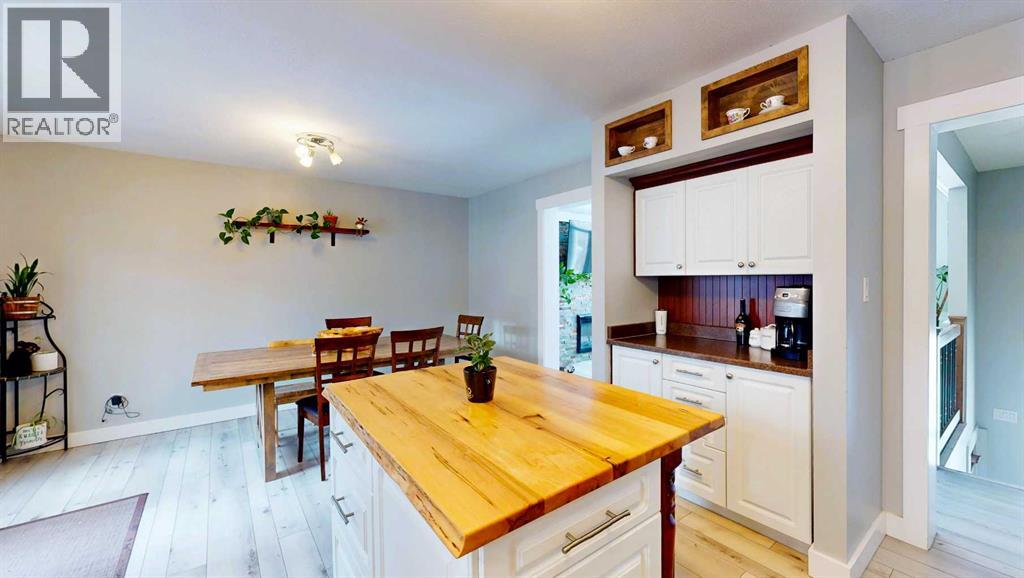 9805 100 Avenue, Plamondon