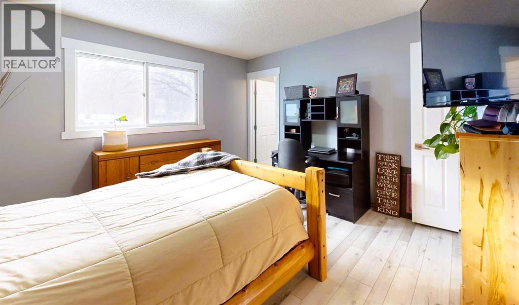 9805 100 Avenue, Plamondon