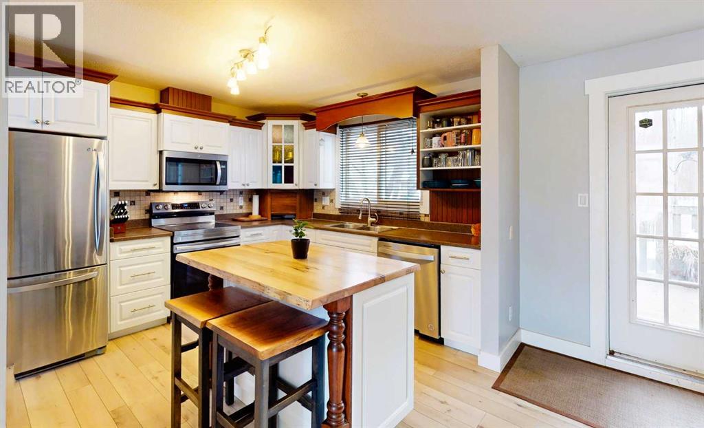 9805 100 Avenue, Plamondon