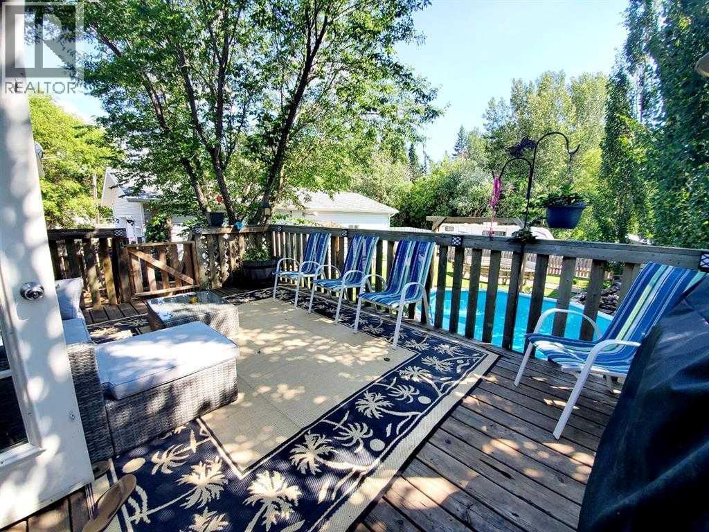 9805 100 Avenue, Plamondon