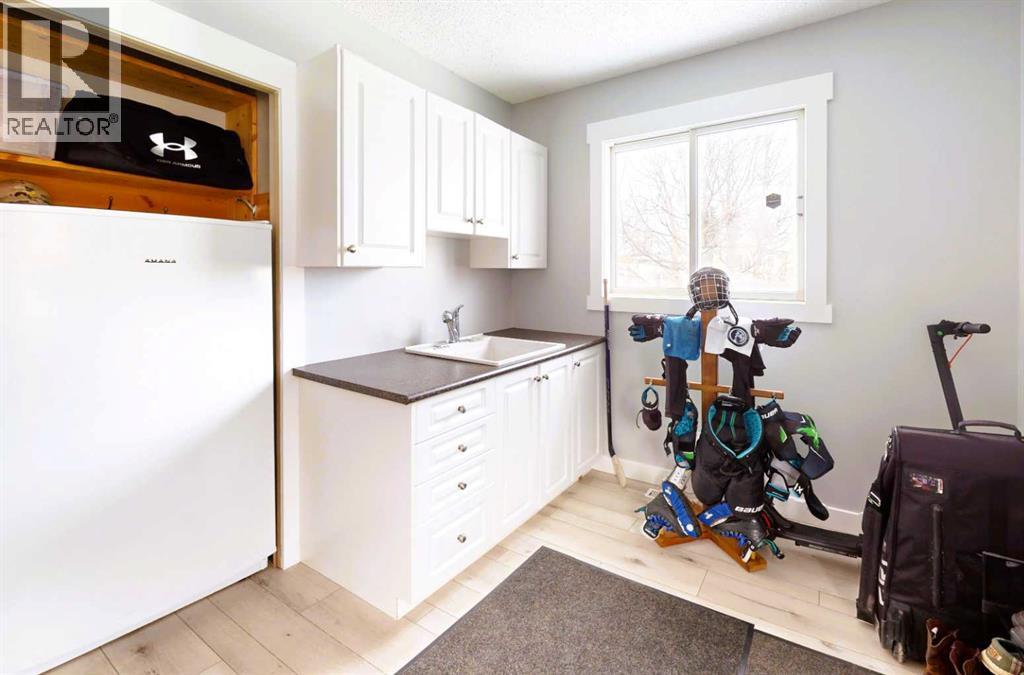 9805 100 Avenue, Plamondon