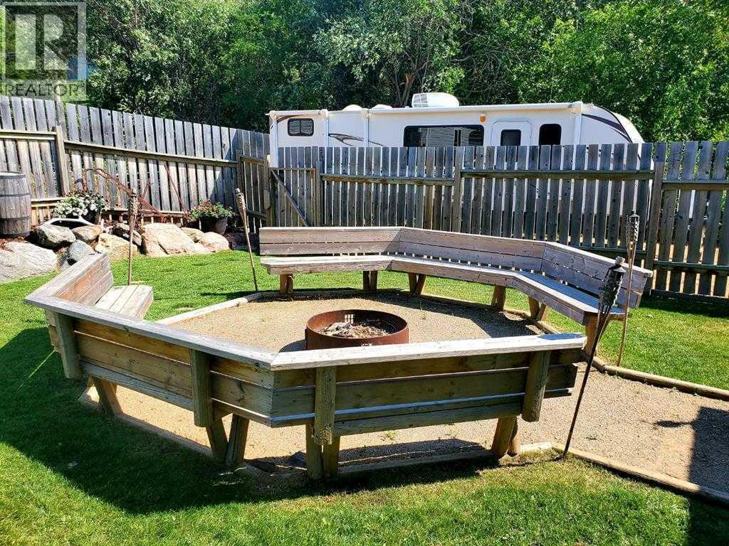 9805 100 Avenue, Plamondon