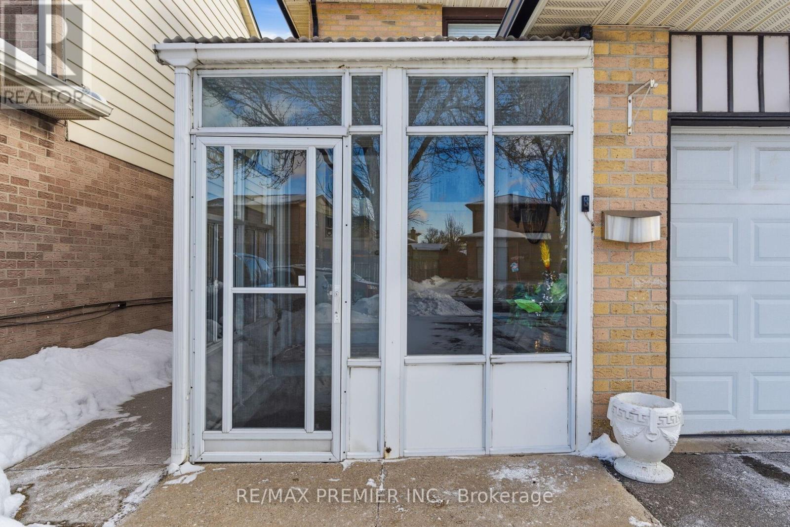 15 BEULAH STREET - Photo 3 of 50, Toronto (Mount Olive-Silverstone-Jamestown), Ontario