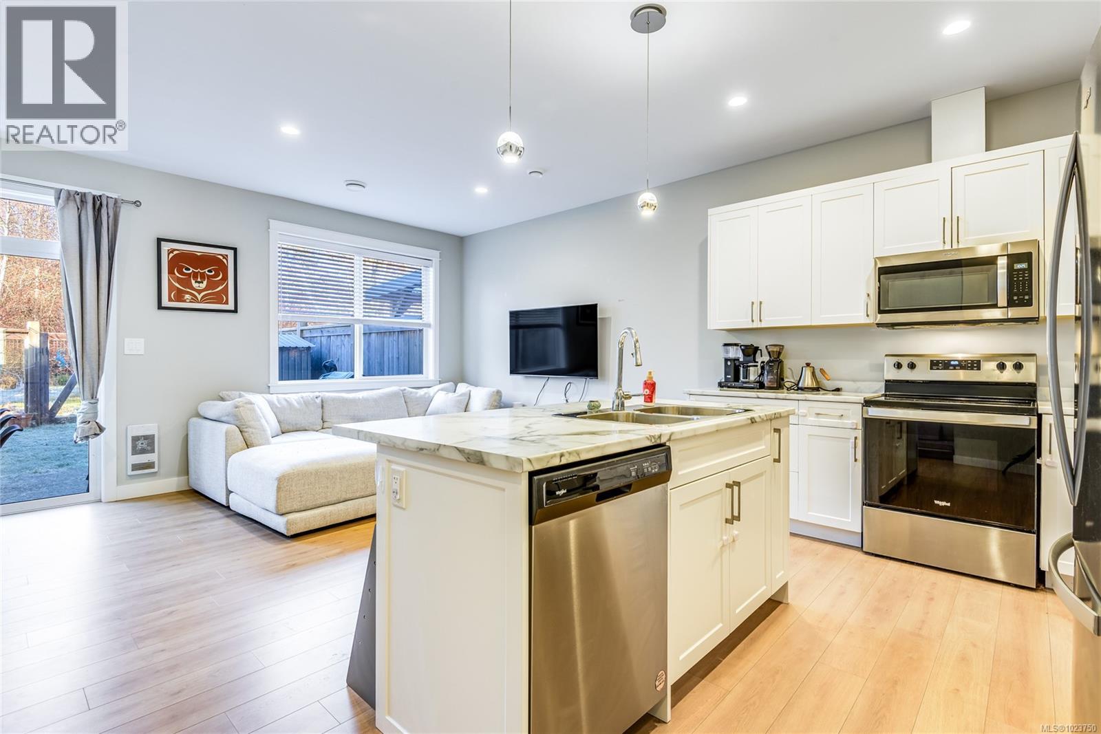 B 242 Petersen Rd, Campbell River