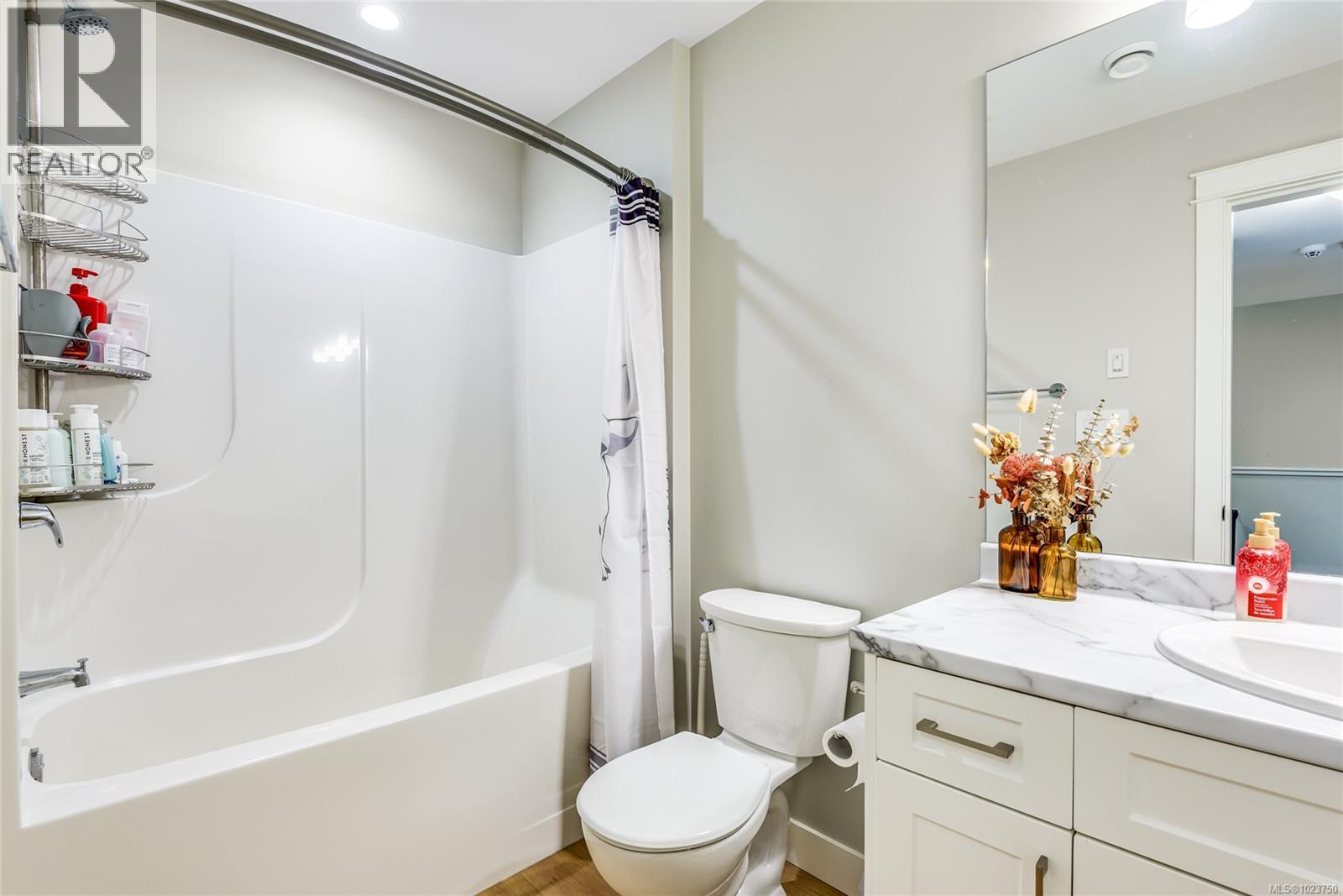 B 242 Petersen Rd, Campbell River