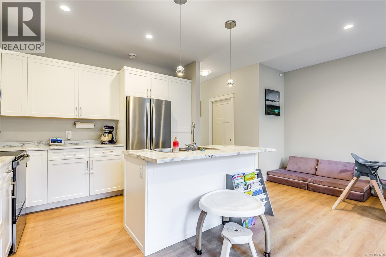 B 242 Petersen Rd, Campbell River