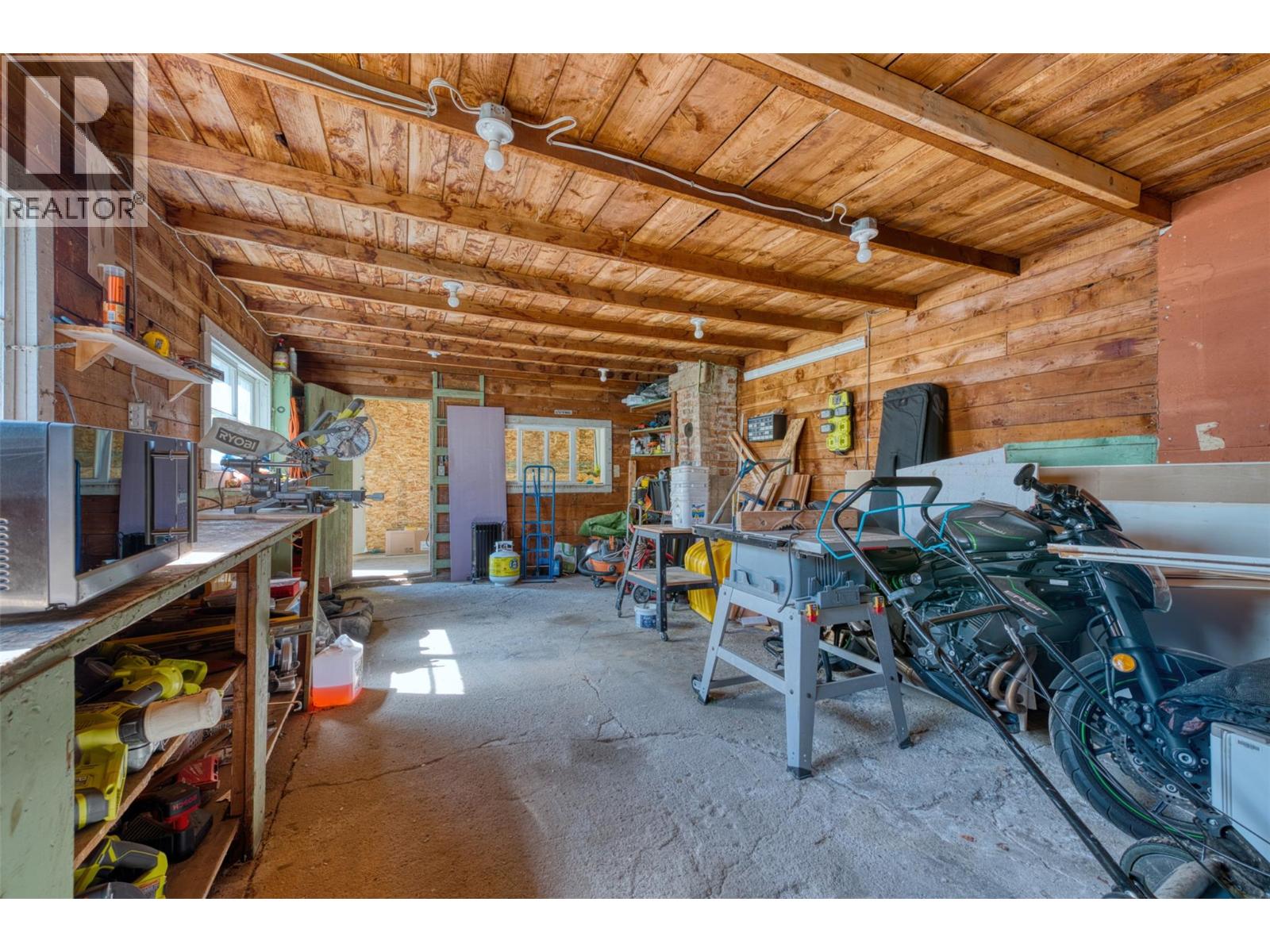 5783 Ponderosa Road, Falkland