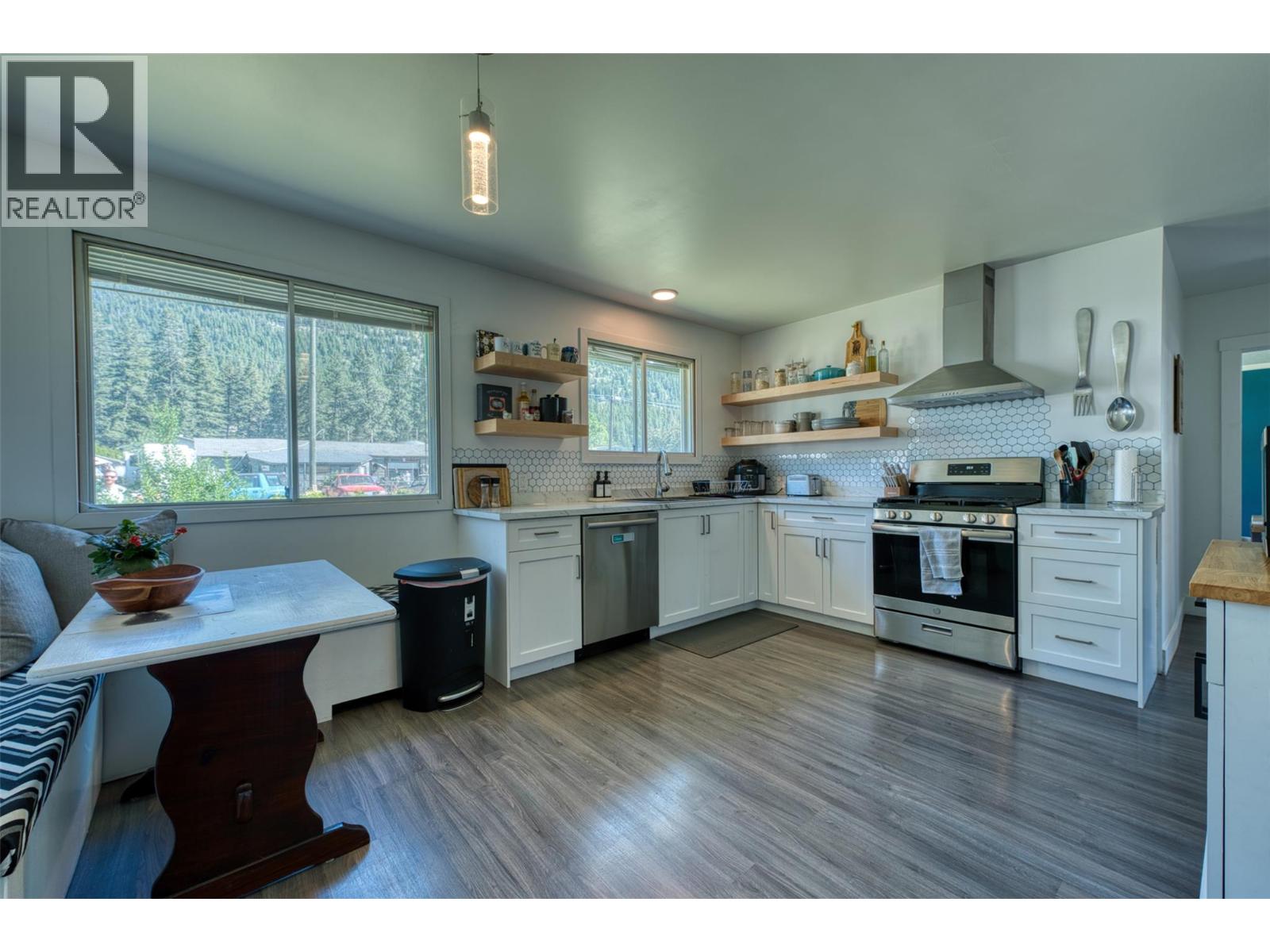 5783 Ponderosa Road, Falkland