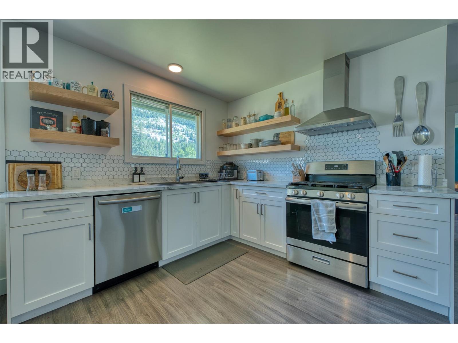 5783 Ponderosa Road, Falkland