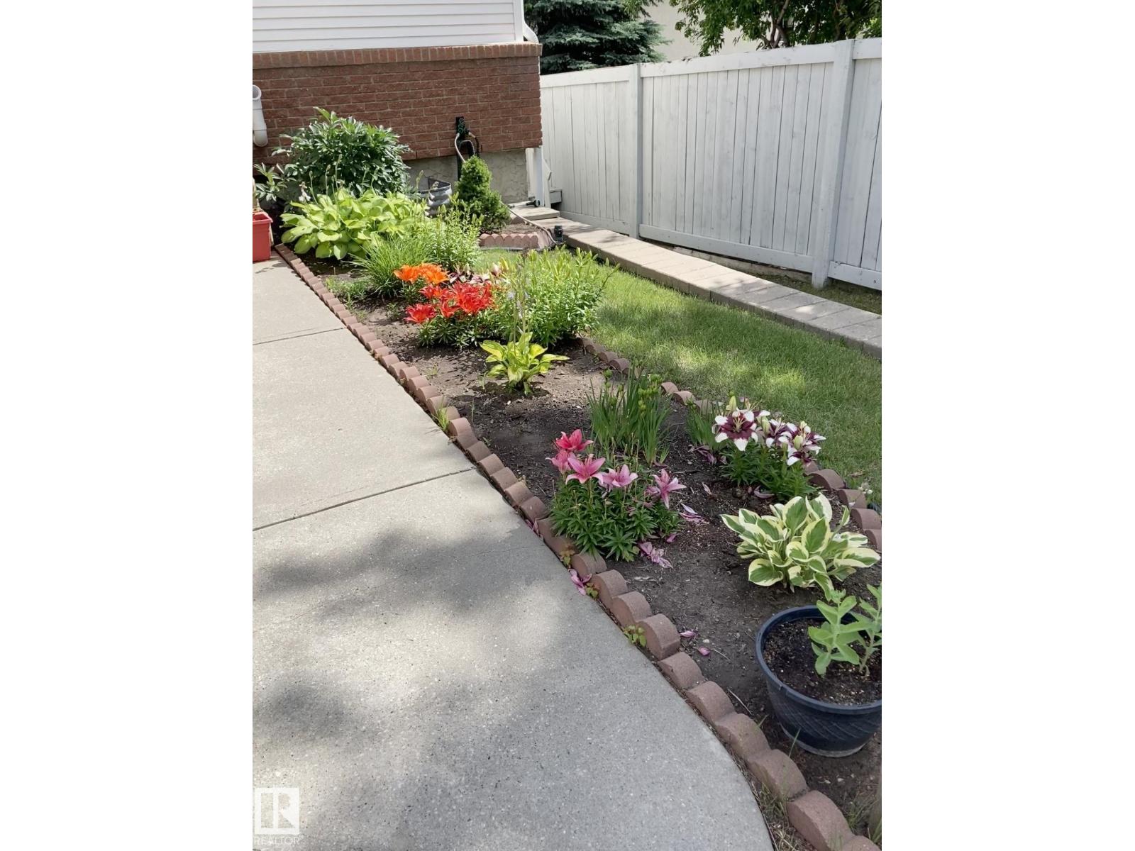 168 KINGSWOOD BV, St. Albert