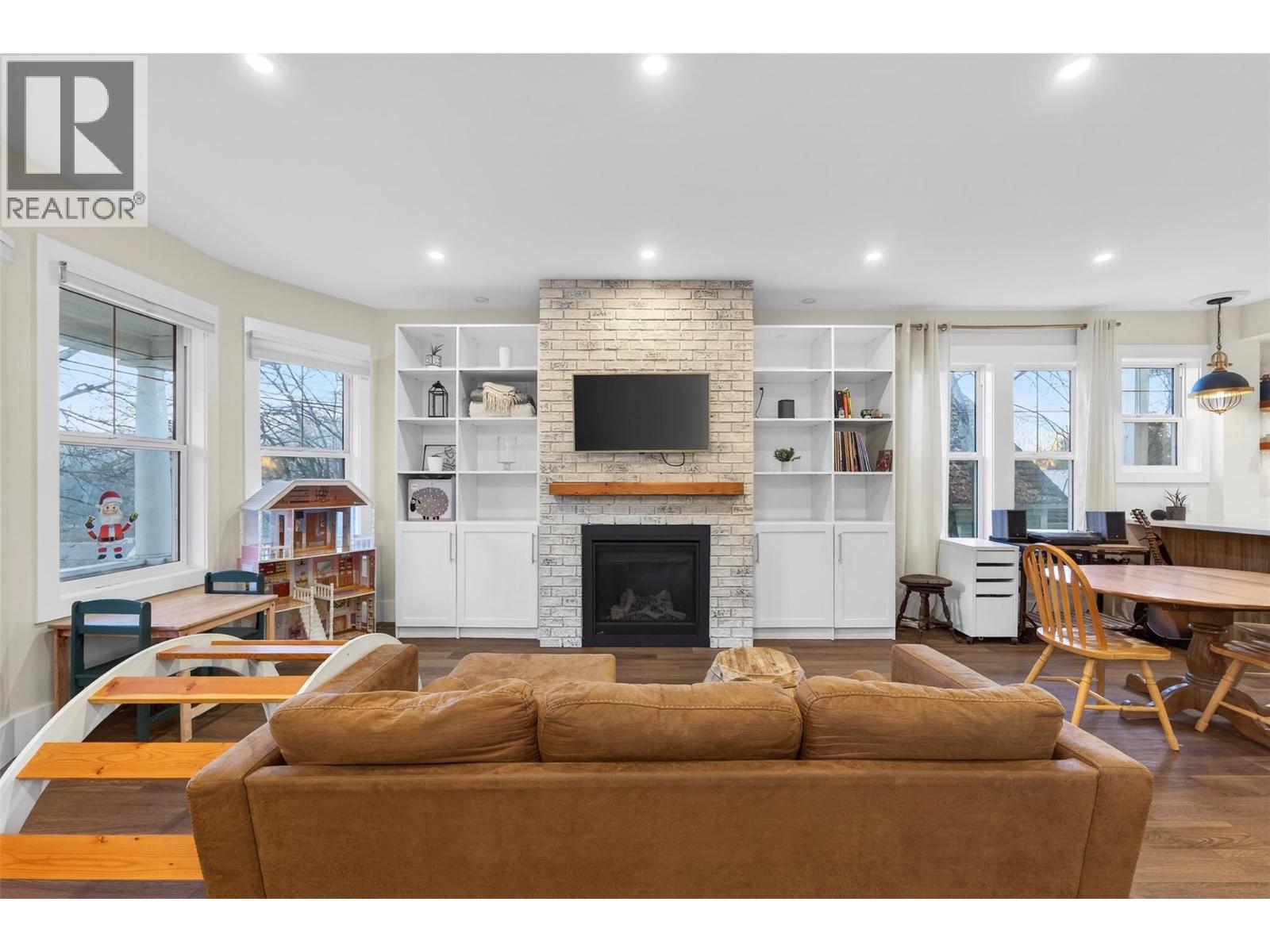 723 HENDRYX Street, Nelson