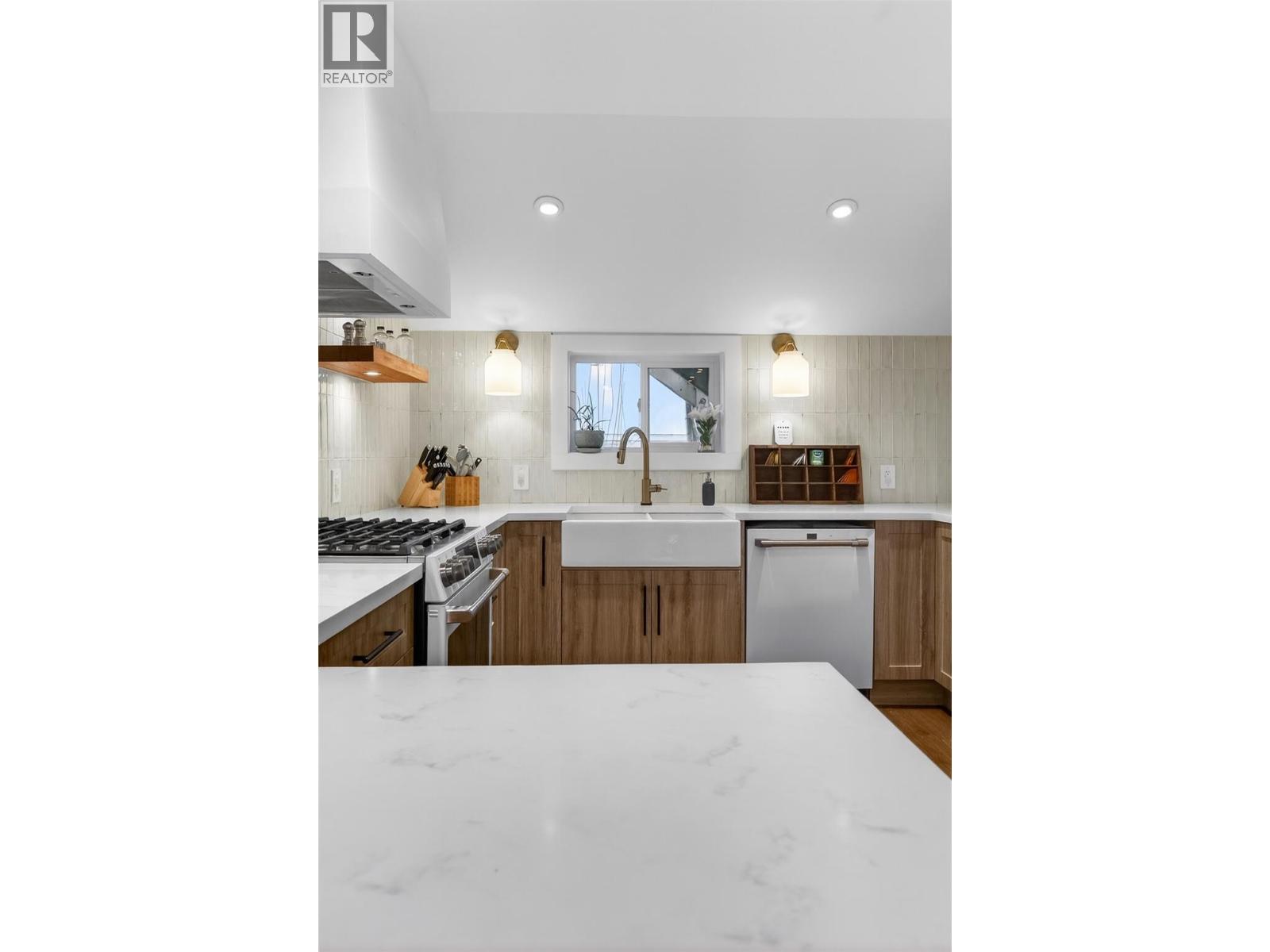 723 HENDRYX Street, Nelson