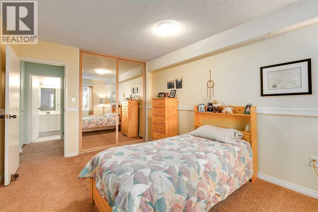 Single Family House for Sale in    Avenue SW Haysboro Calgary 