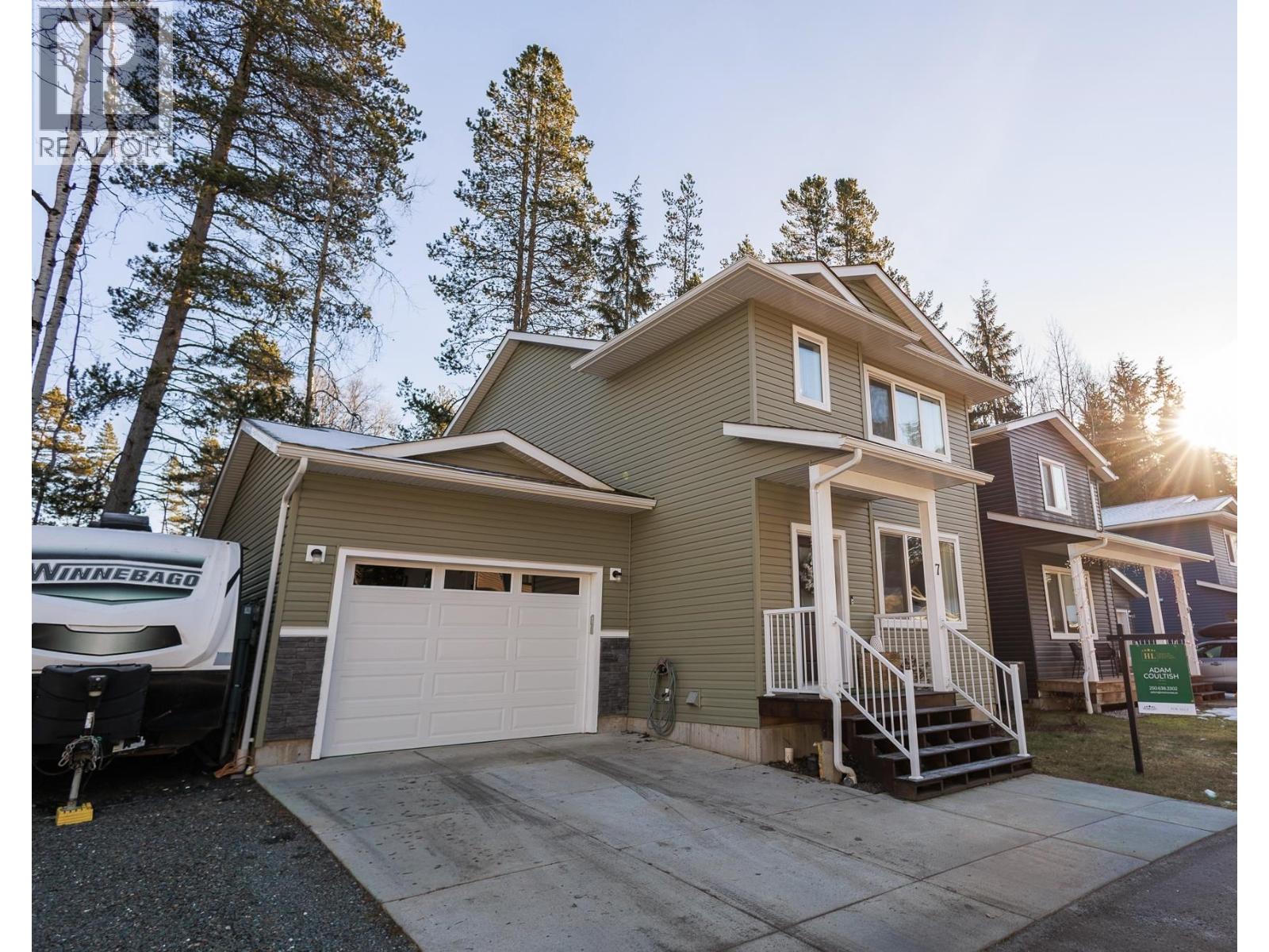 #7-4921 HALLIWELL Avenue, Terrace