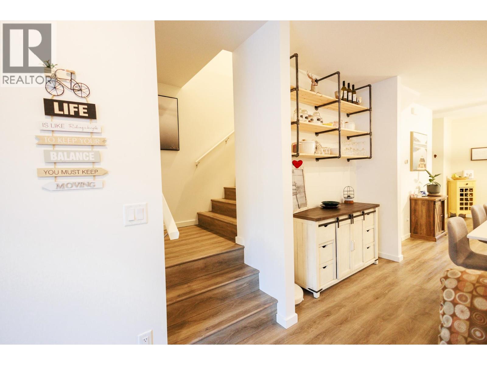 #7-4921 HALLIWELL Avenue, Terrace