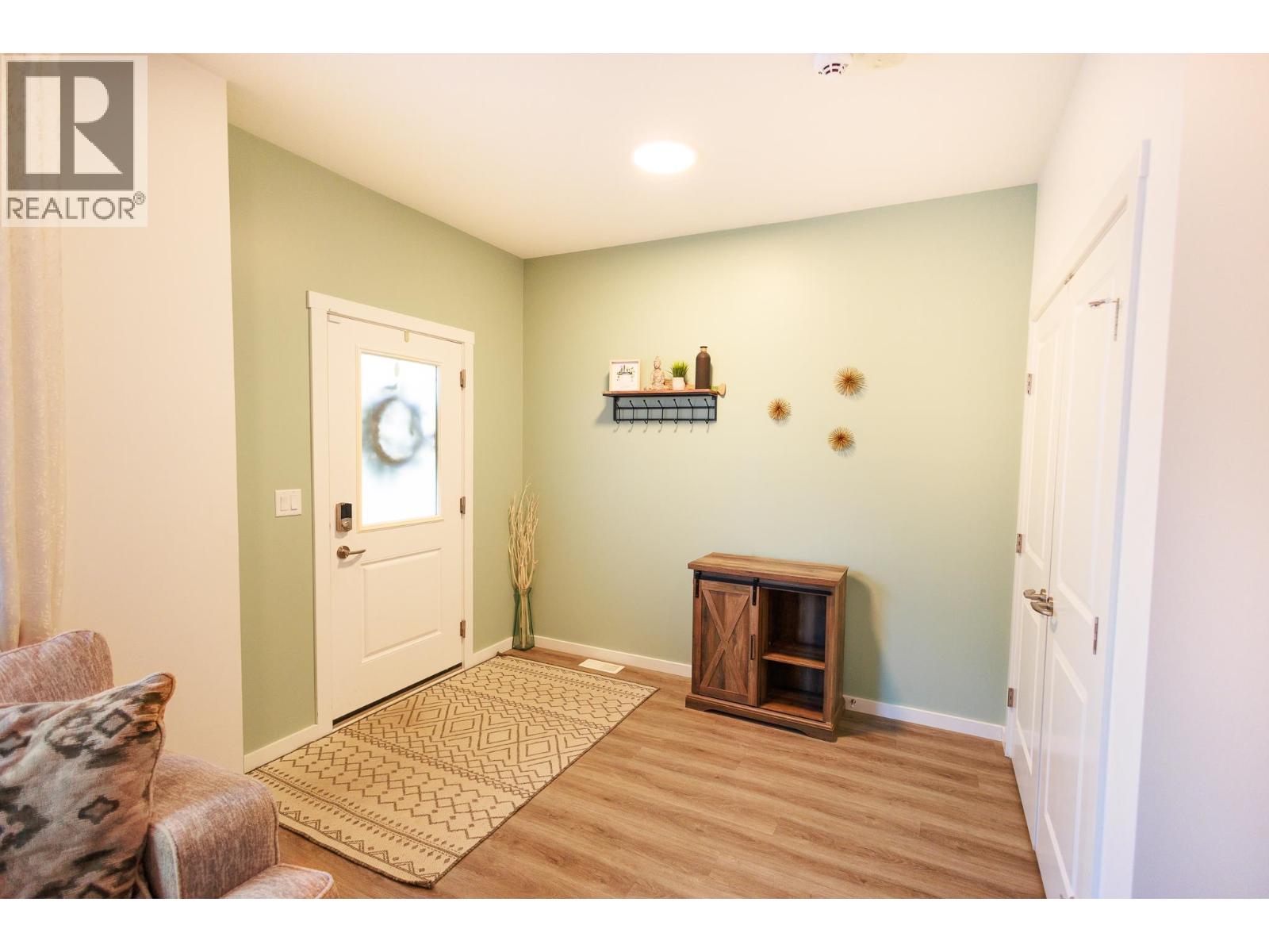 #7-4921 HALLIWELL Avenue, Terrace