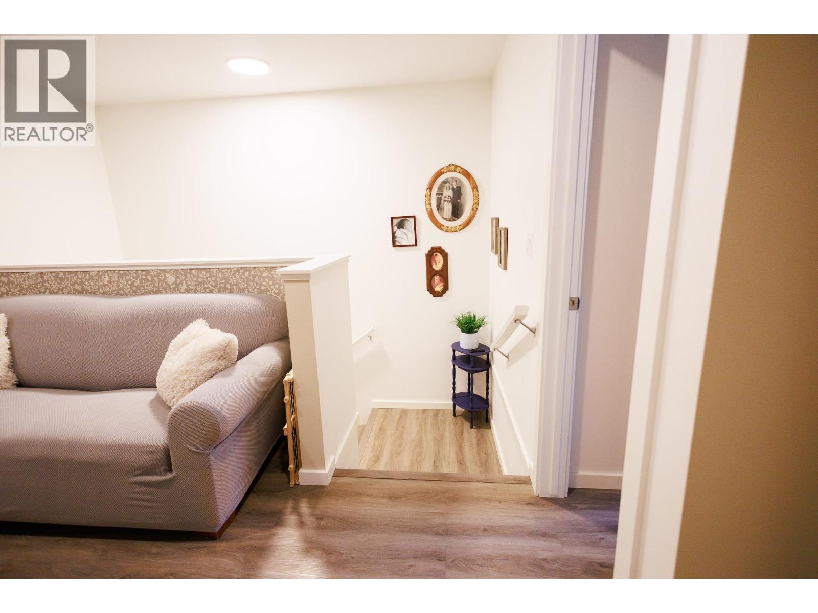 #7-4921 HALLIWELL Avenue, Terrace