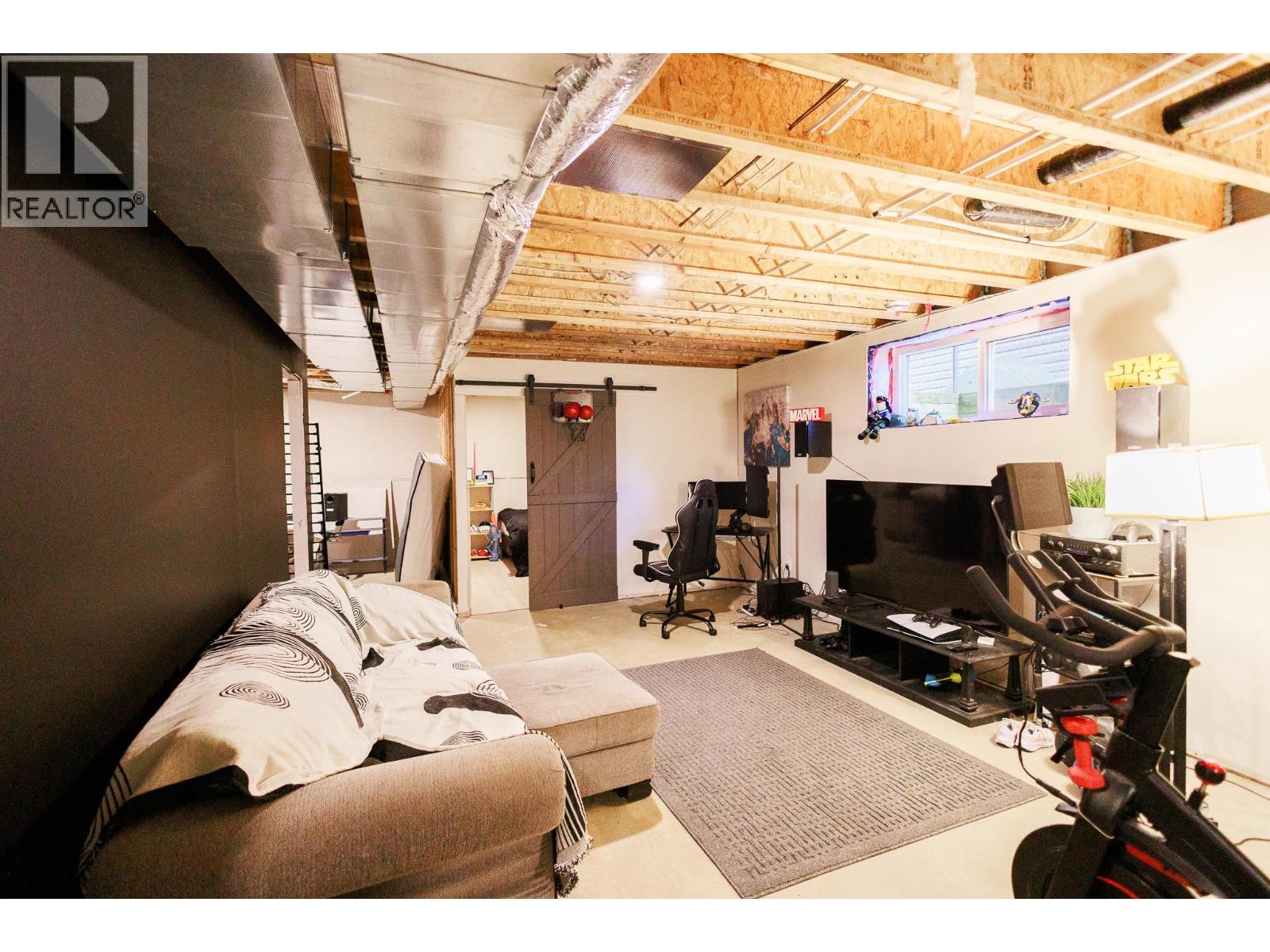 #7-4921 HALLIWELL Avenue, Terrace