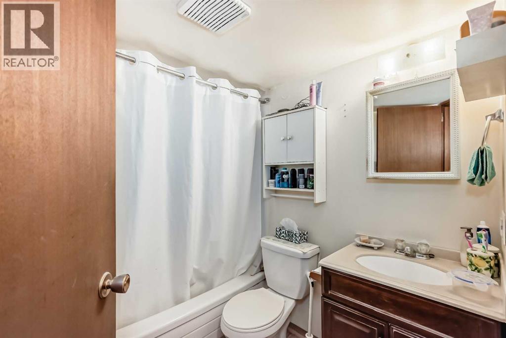 Multi-family House Bi-level for Sale in  Beaver Dam Place NE Thorncliffe Calgary 