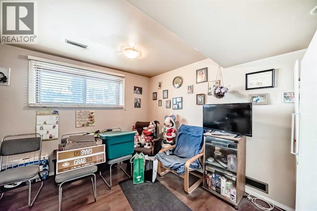 Multi-family House Bi-level for Sale in  Beaver Dam Place NE Thorncliffe Calgary 