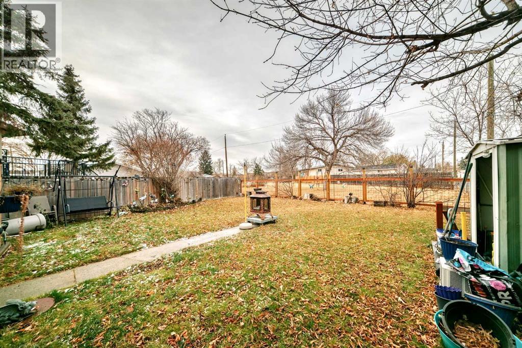 Multi-family House Bi-level for Sale in  Beaver Dam Place NE Thorncliffe Calgary 