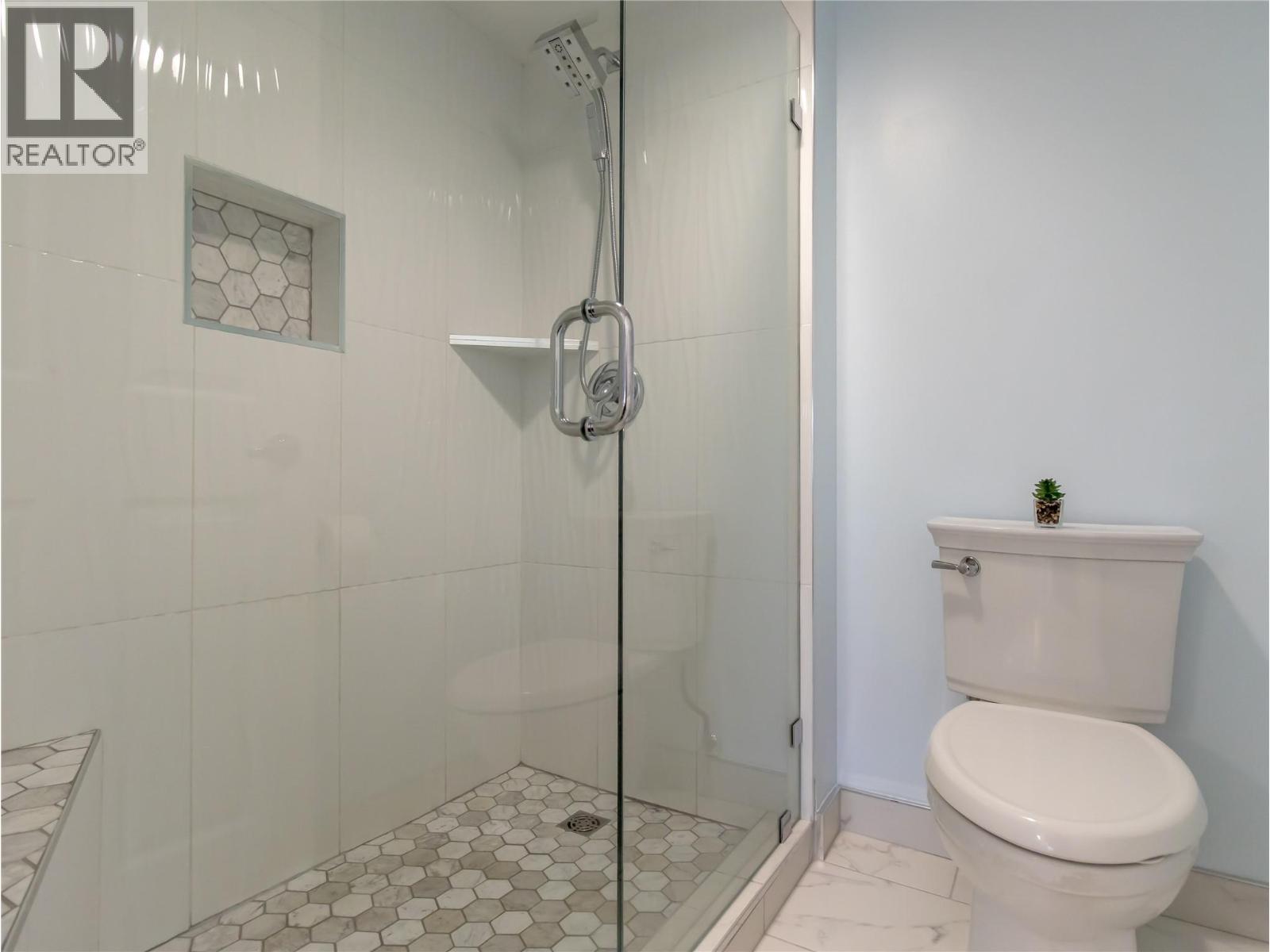 206 250 5th Street Southeast, Salmon Arm