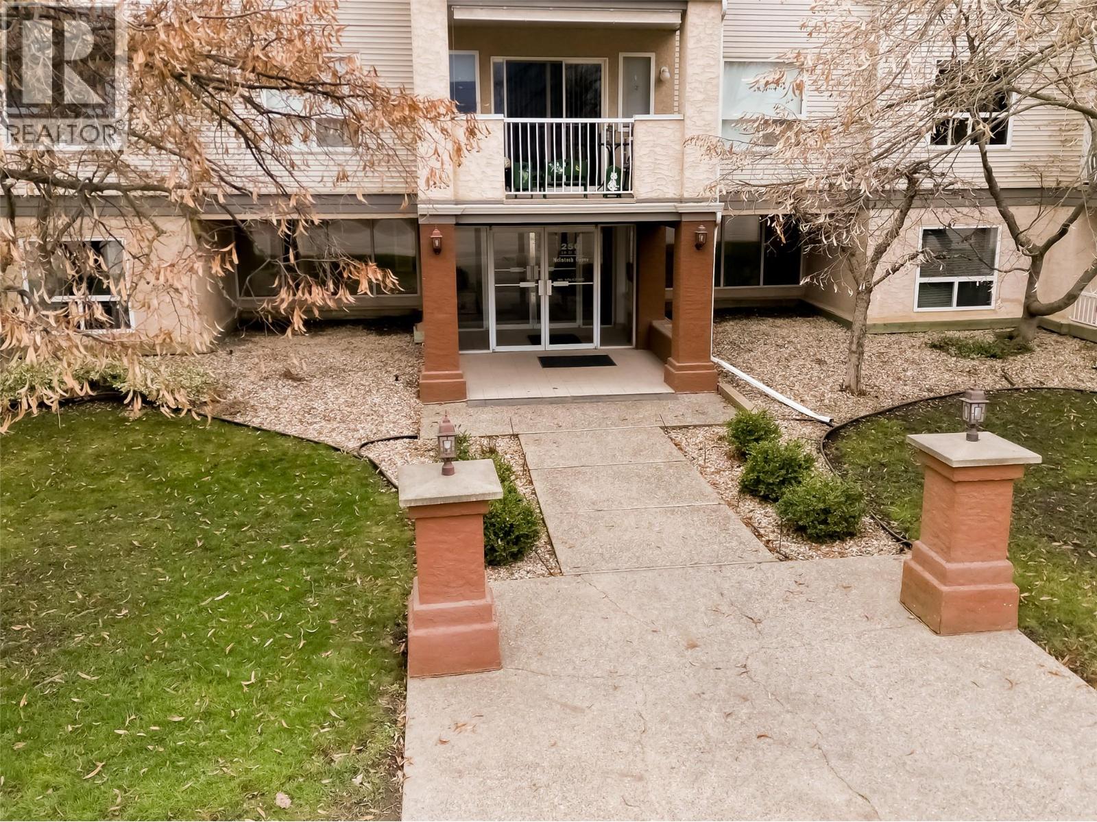 206 250 5th Street Southeast, Salmon Arm