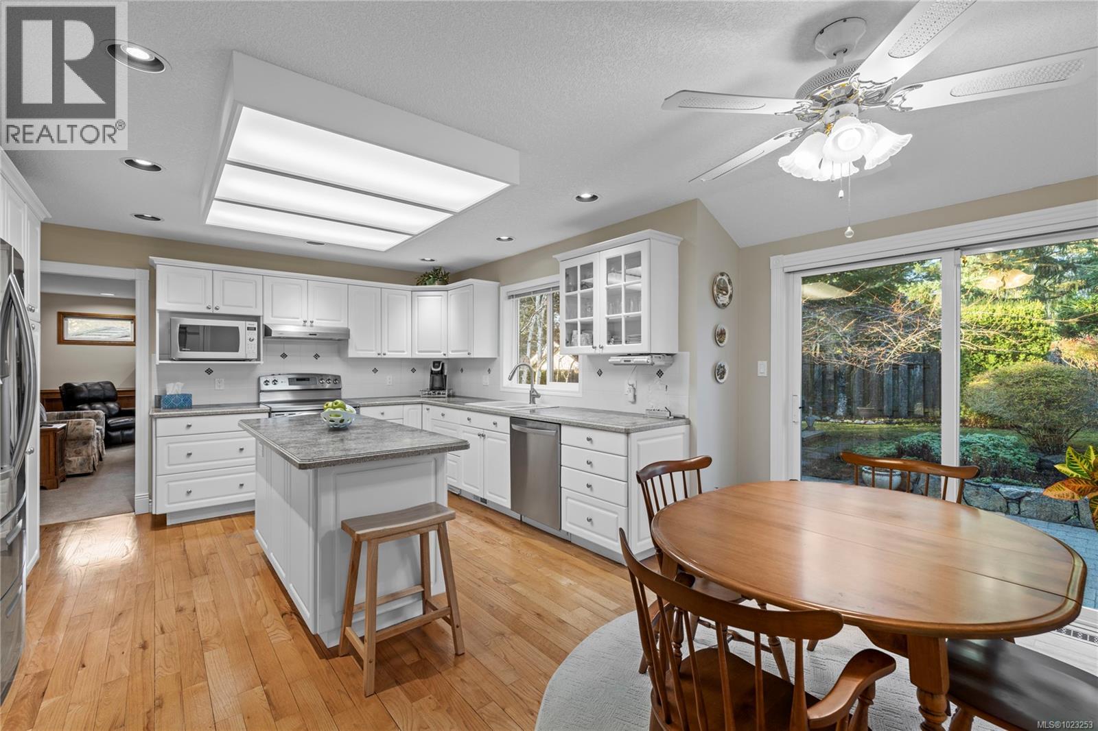 3321 Schooner Cove Dr, Nanoose Bay