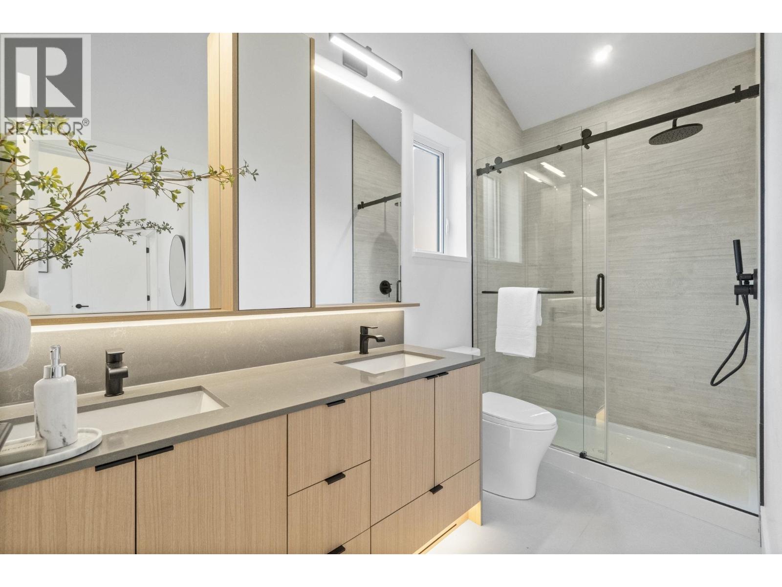 1947 E 13TH AVENUE, Vancouver