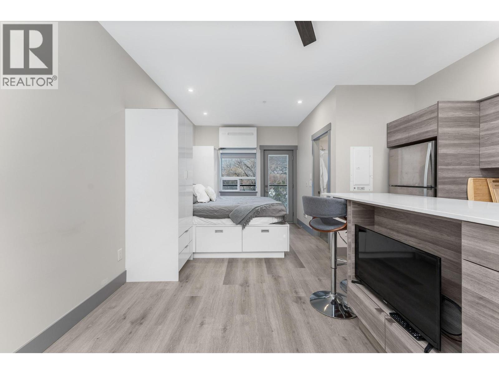 #310 2555 Lakeshore Road - 4