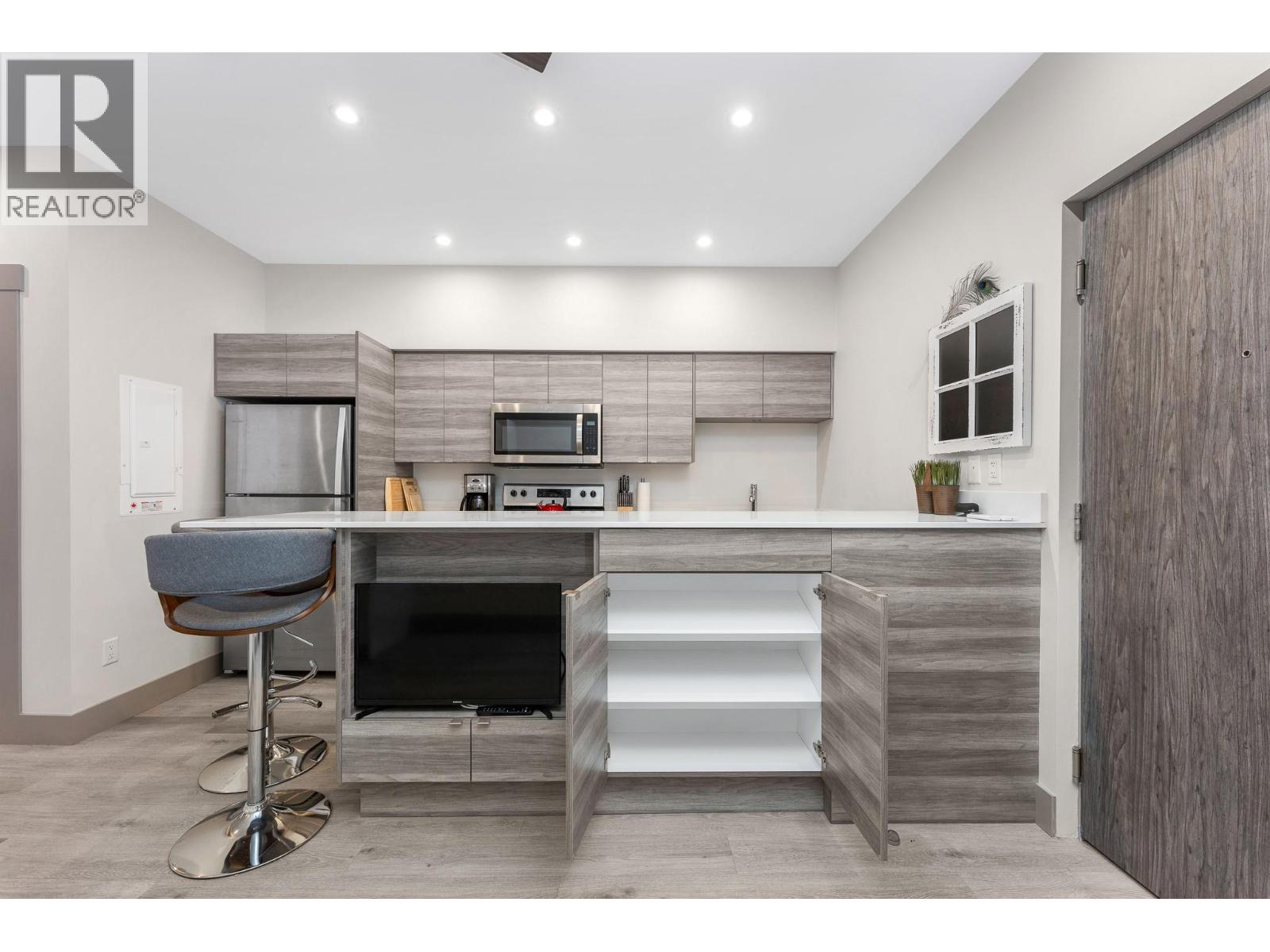 #310 2555 Lakeshore Road - 6