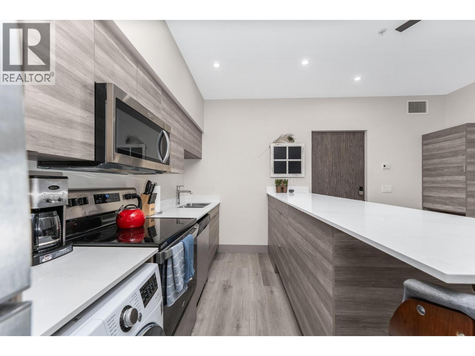 #310 2555 Lakeshore Road - 9